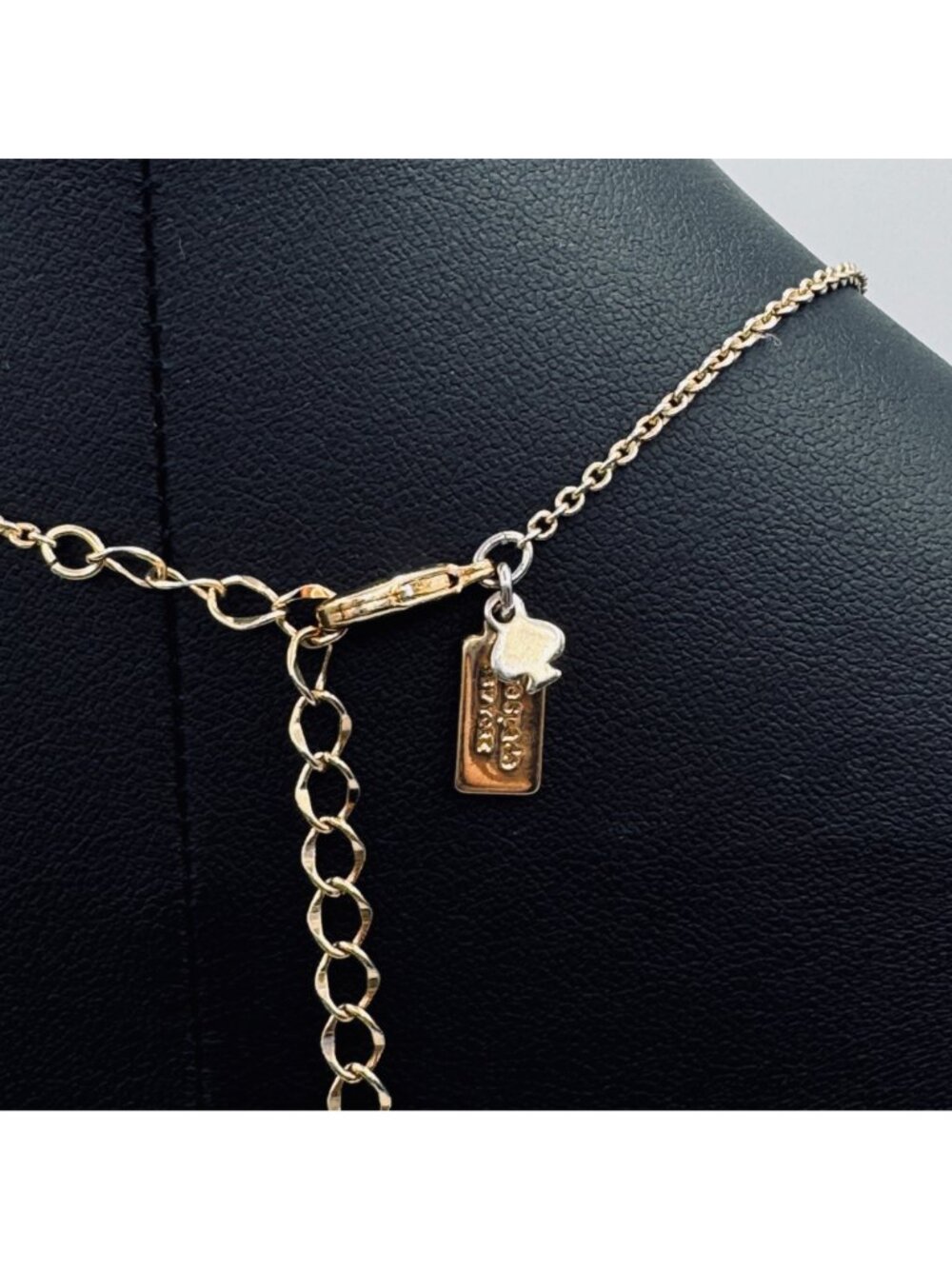 Kate Spade Logo Charm Necklace Gold Tone Rhinestone Charm Minimalist Y2K 18" - Picture 3 of 6